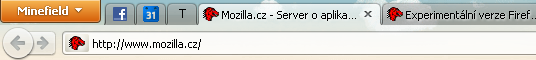 Firefox 4 s lištou panelů v hlavičce okna